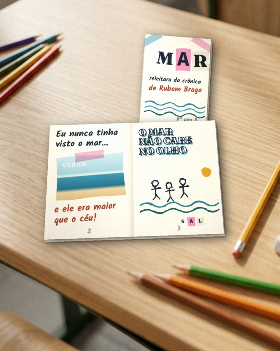 Foto de dois fanzines prontos sobre uma carteira escolar de madeira, com lápis de cor ao redor
